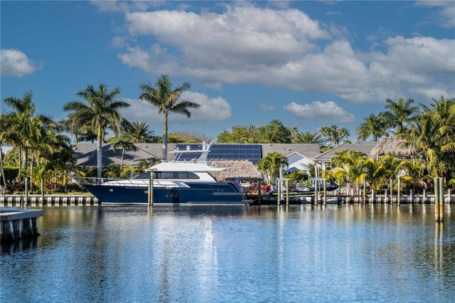 $6,495,000 | 2105 Windward Way | The Moorings