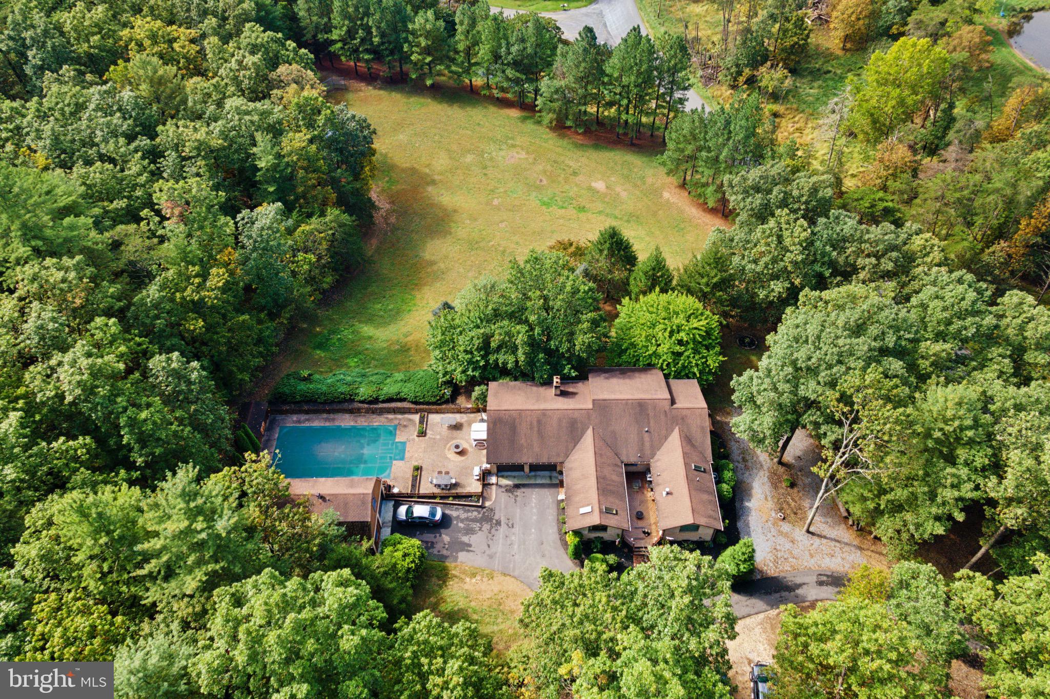 an aerial view of a house with outdoor space and lake view