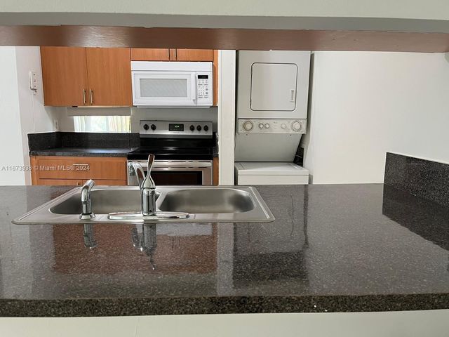 $2,500 | 8606 Southwest 3rd Street, Unit 202 | Pembroke Pines