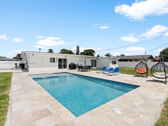 $899,639 | 4765 Southwest 43rd Terrace | Dania Beach