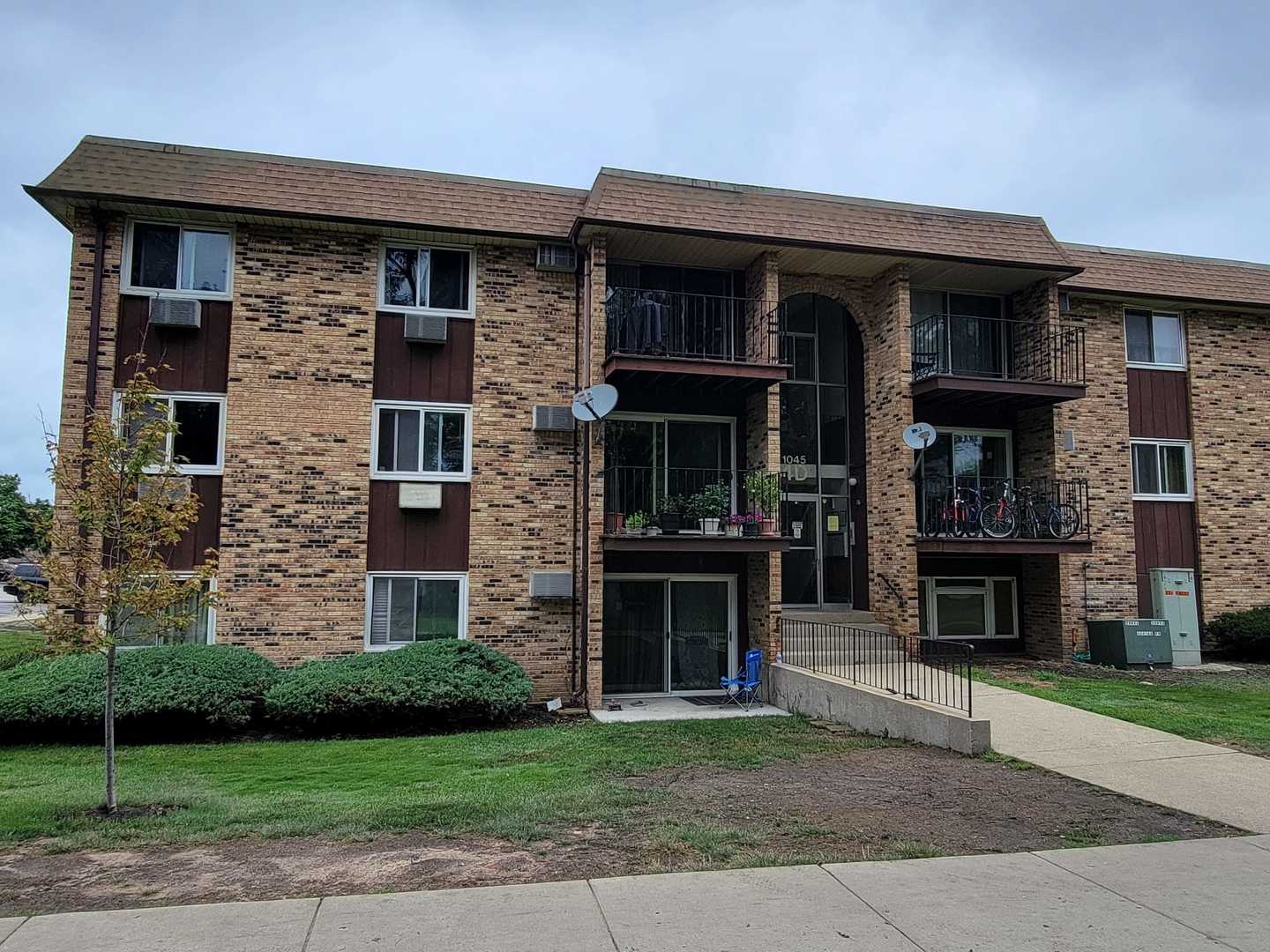 1045 Higgins Quarters Drive Unit 104 Hoffman Estates IL 60169