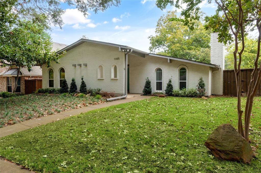 a view of a house with yard and a garden