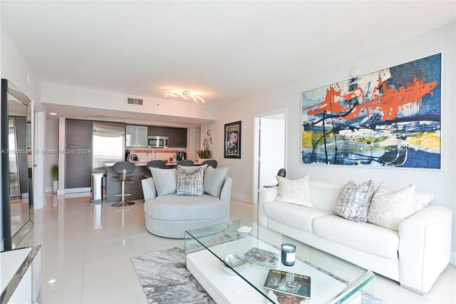 $639,900 | 55 Southeast 6th Street, Unit 2205 | Brickell