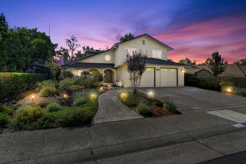 a view of a house with a yard