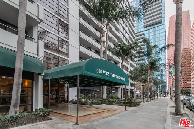 $719,000 | 600 West 9th Street, Unit 811 | Downtown Los Angeles