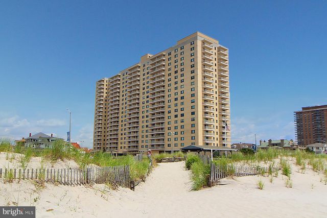 $925,000 | 5000 Boardwalk | Lower Chelsea