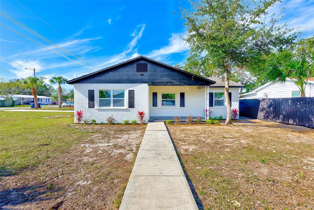 a view of a house with a yard