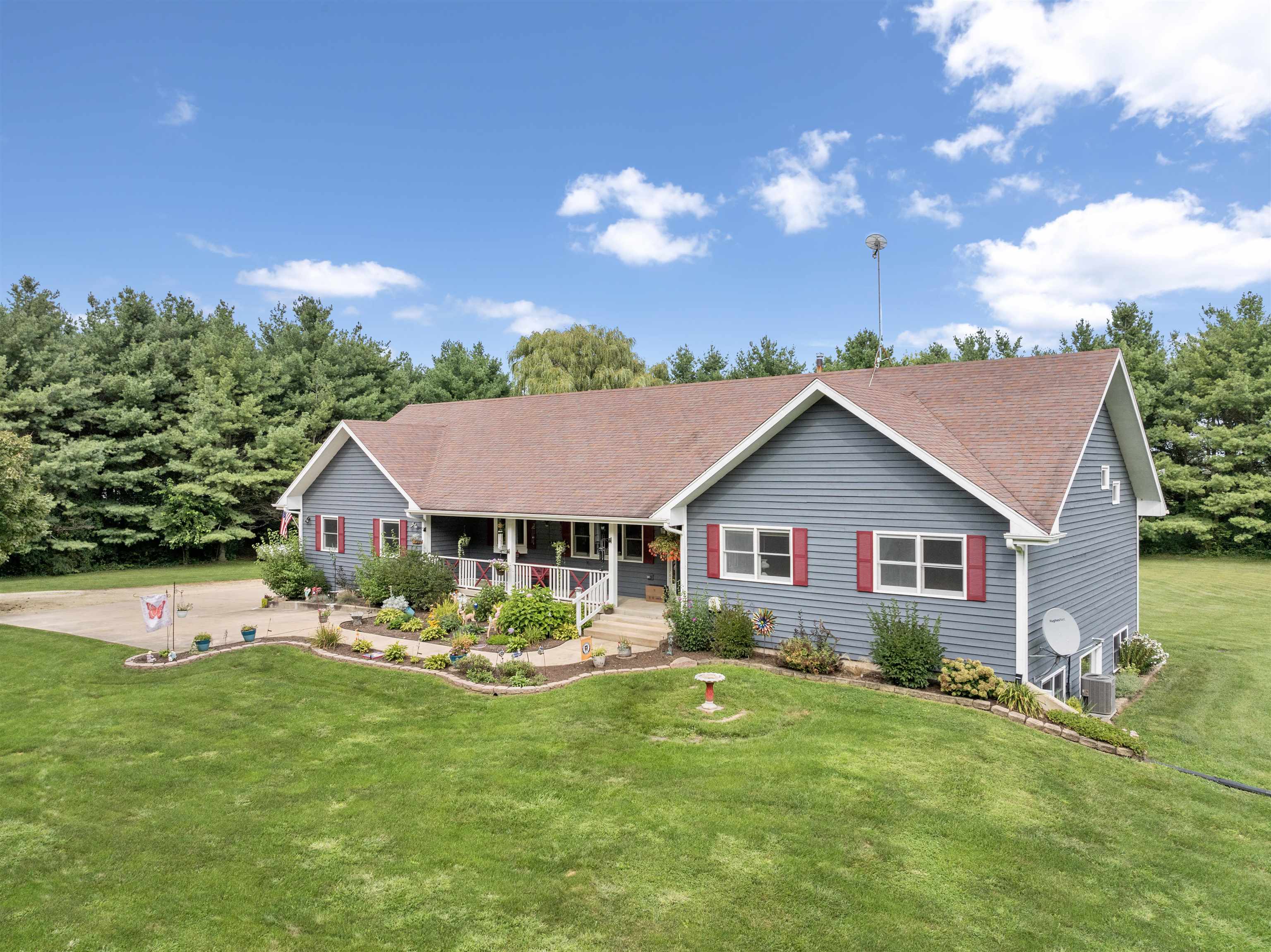 a view of house that has a yard