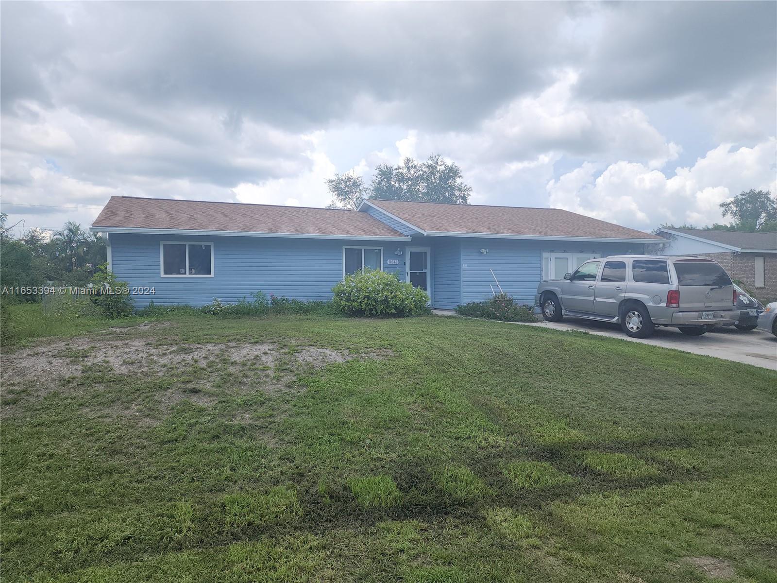 a view of a yard in front of a house