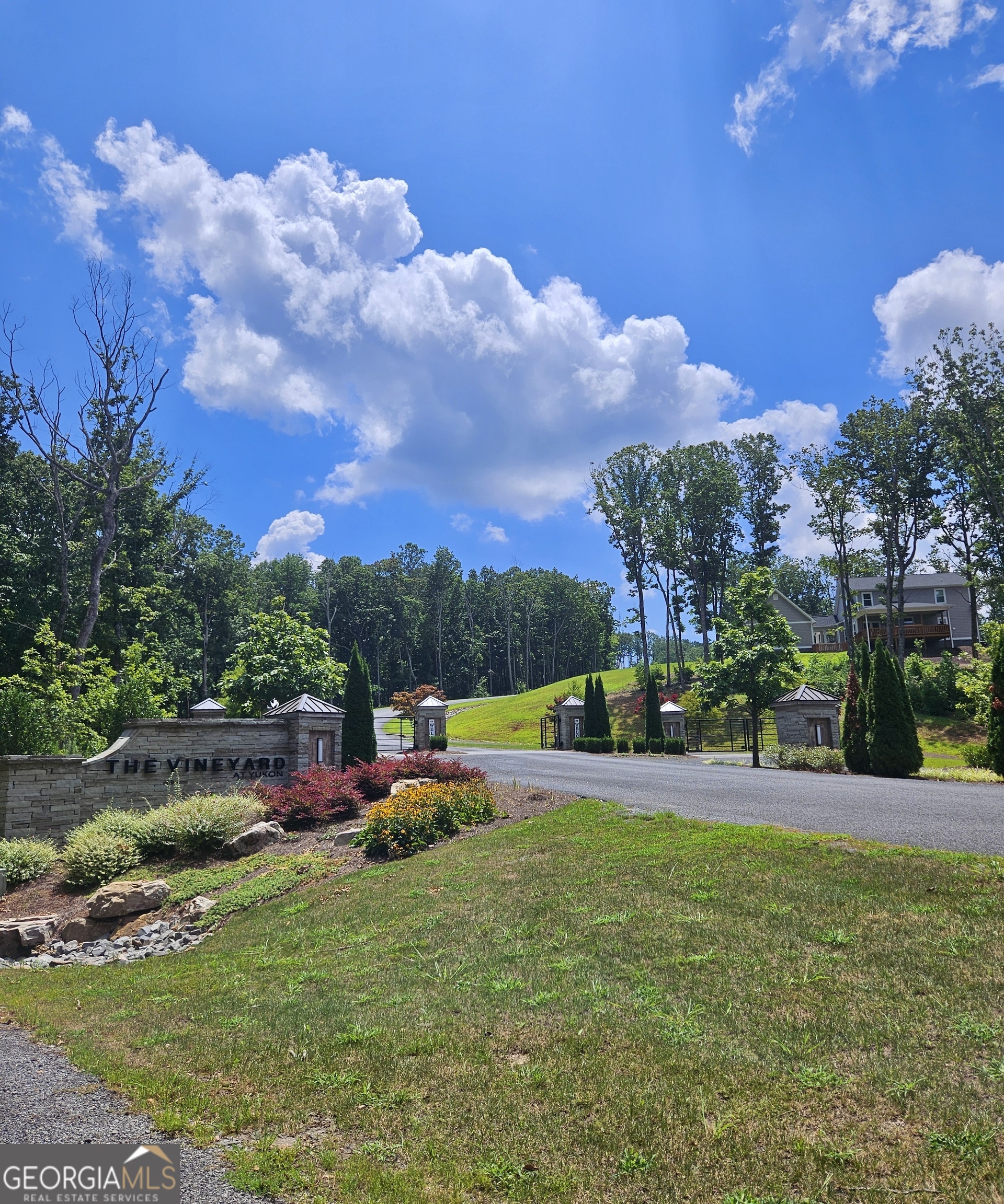 a view of an outdoor space