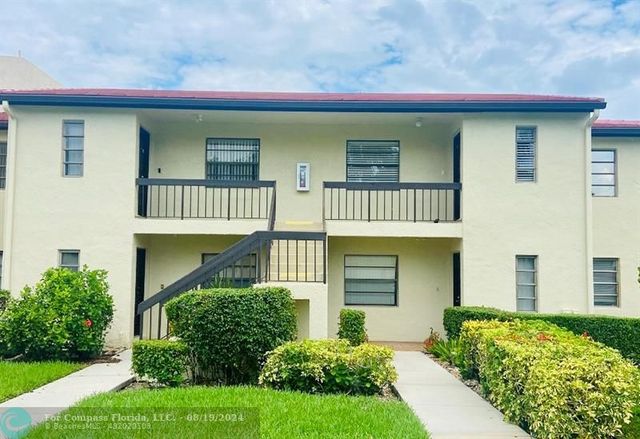 $229,900 | 8535 Casa Del Lago, Unit F | Boca Lago