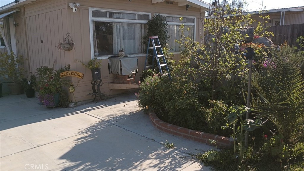 a view of back yard of the house