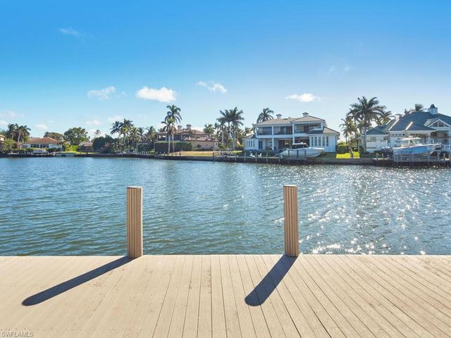 $5,195,000 | 310 Pirates Bight | Park Shore