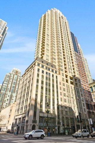 $1,195,000 | 118 East Erie Street, Unit 31F | Magnificent Mile