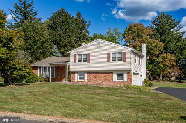 $625,000 | 41 Woodlake Drive | Holland