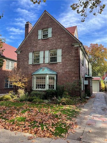 $2,549,000 | 26 Summer Street | Forest Hills