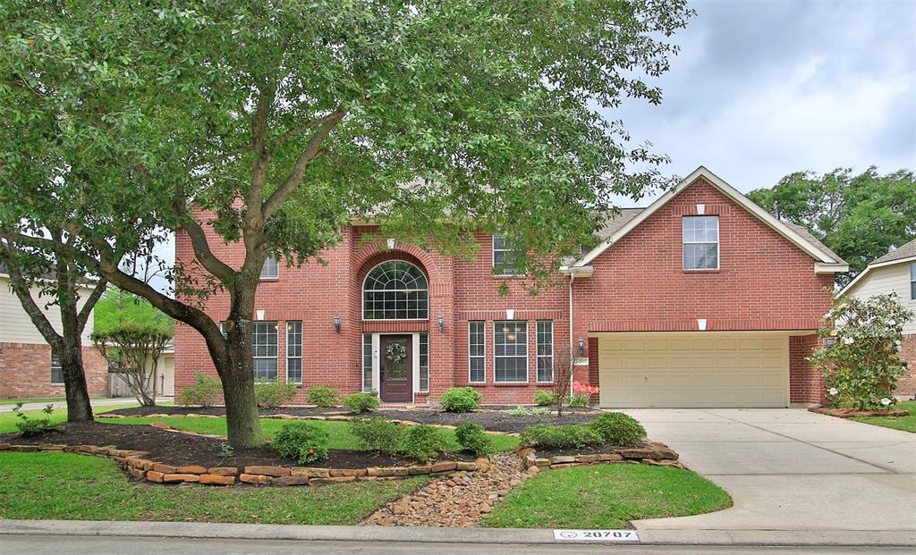 This fabulous 4-bdrm, 3.5 bath home in the desirable community of Windrose is the perfect place to call home!