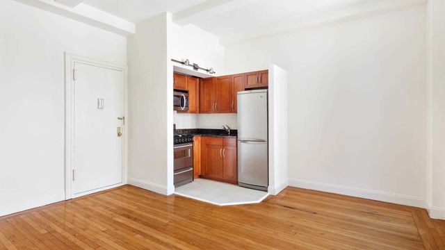 $4,235 | 228 West 71st Street, Unit PHA | Upper West Side