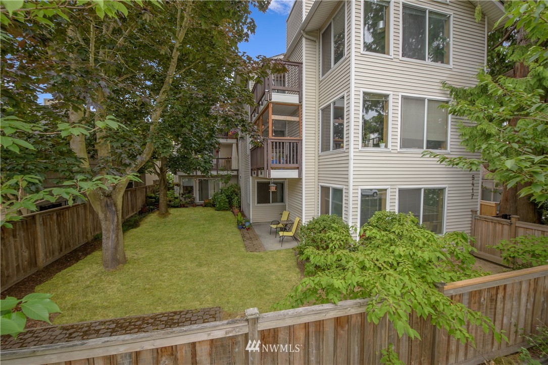 a view of a yard in front of house