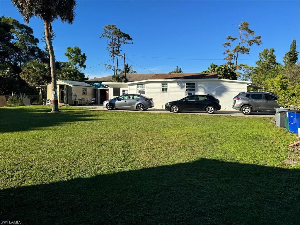 a view of a house with a yard