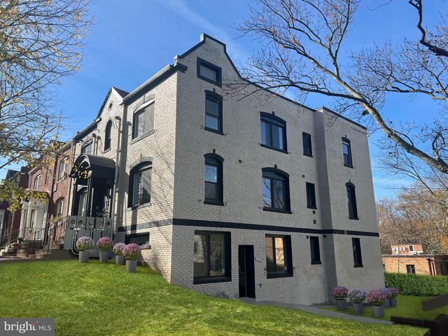 $1,095,000 | 2524 41st Street Northwest, Unit PH3 | Glover Park