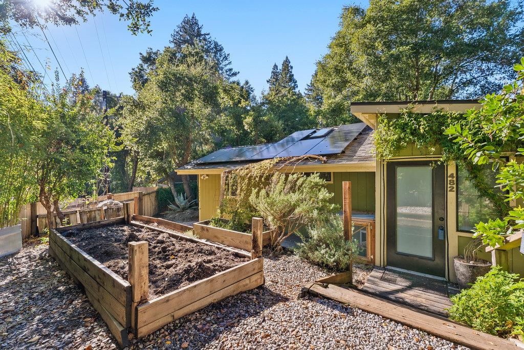 a view of a small house with backyard