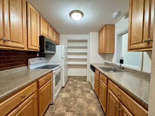 $2,300 | 46 Greentree Lane, Unit 38 | South Weymouth