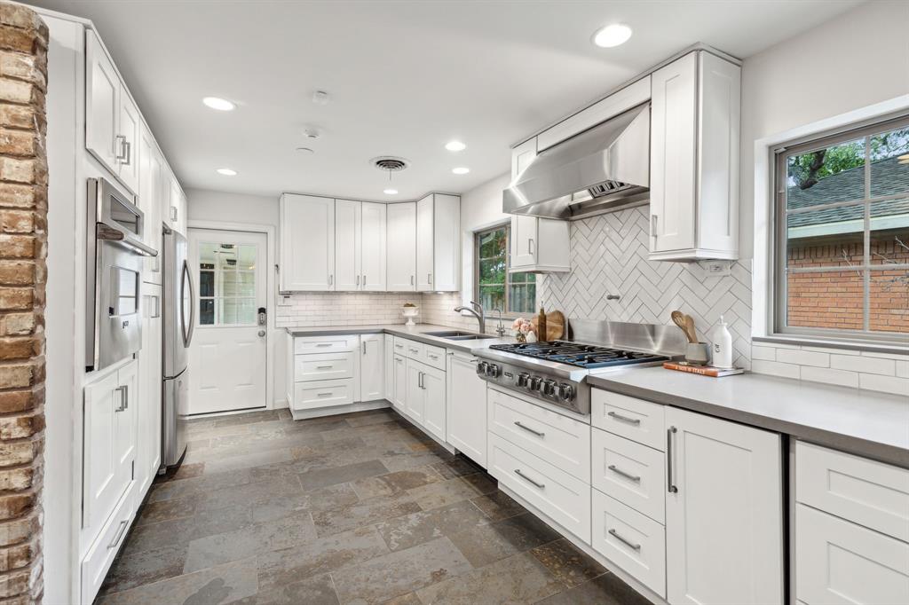 This beautifully designed kitchen is perfect for hosting gatherings and special occasions. The open layout and expansive quartz countertops provide plenty of room for meal prep and serving, while the high-end Viking stove and oven ensure you’re equipped to cook for a crowd. The abundant storage keeps everything organized, and the stylish herringbone backsplash adds a touch of elegance. Natural light pours in through large kitchen windows, highlighting the clean lines of this fully renovated space.