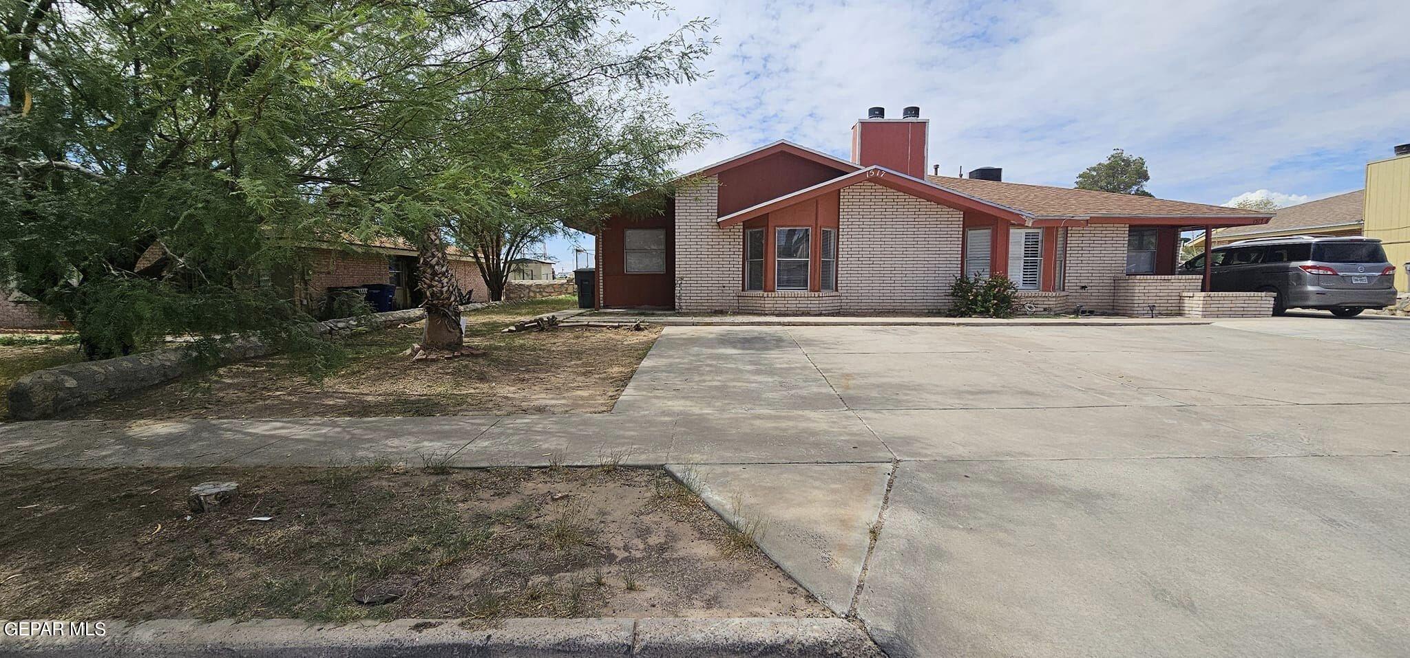 a view of a house with a yard