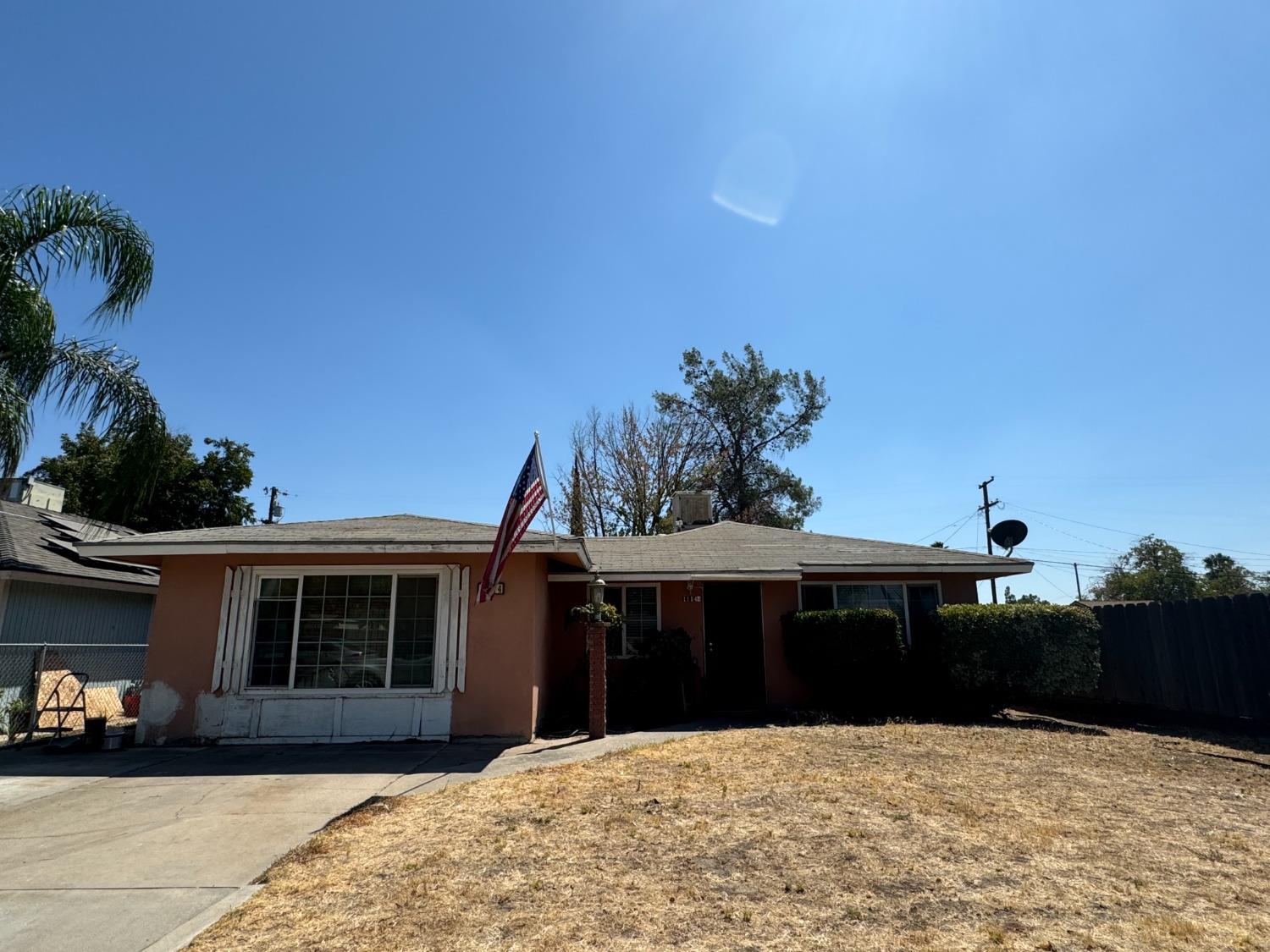 a front view of house with yard