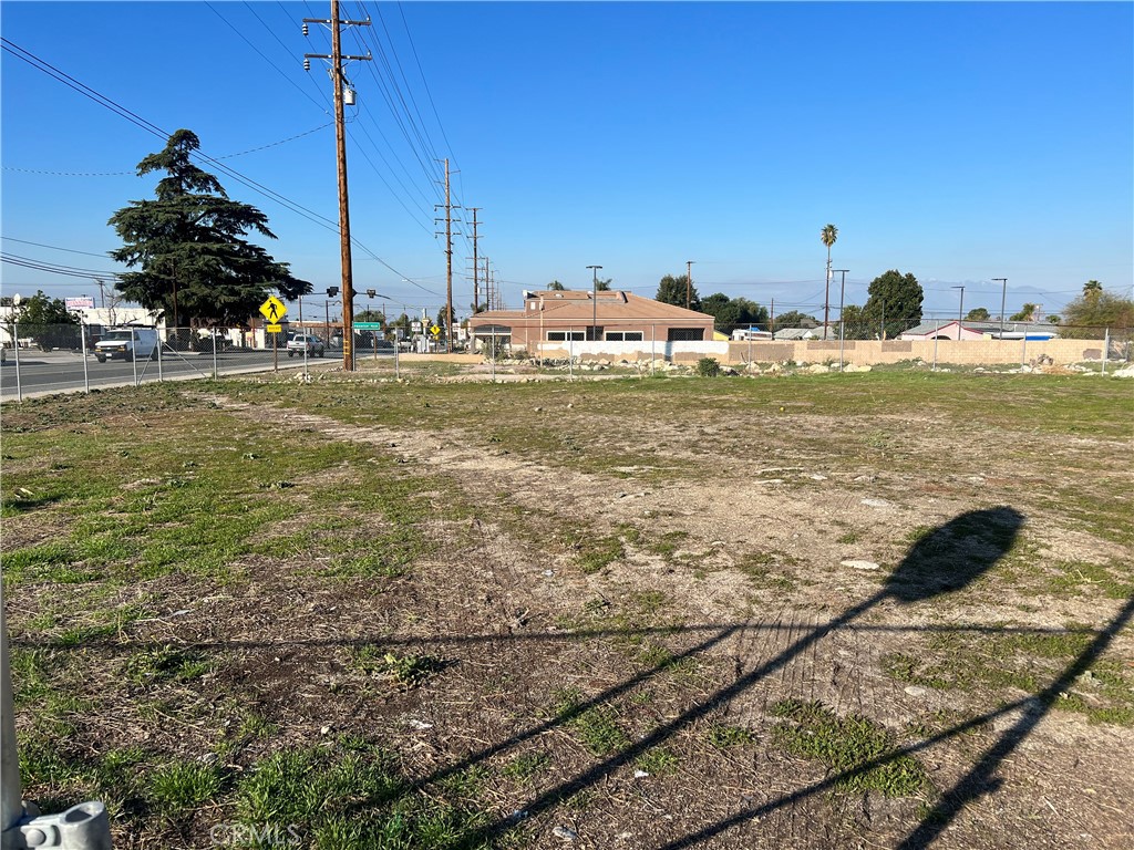 a view of yard with ocean view