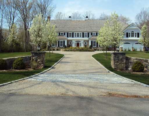 a view of house with yard