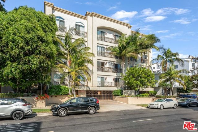 $680,000 | 1722 Malcolm Avenue, Unit 206 | Westwood