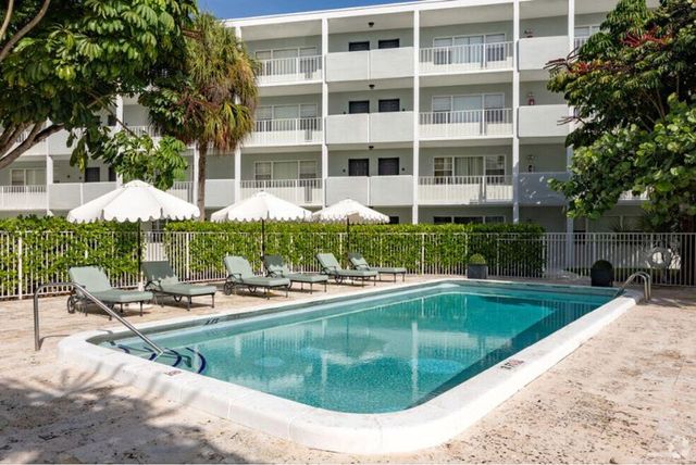 $1,650 | 2711 Vandiver Drive, Unit 206 | Palm Beach Lakes South