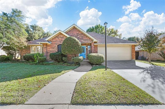 $550,000 | 1208 Brookshire Drive | Bedford