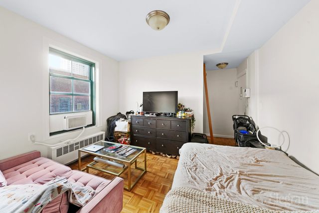 $2,425 | 536 East 79th Street, Unit 6N | Upper East Side