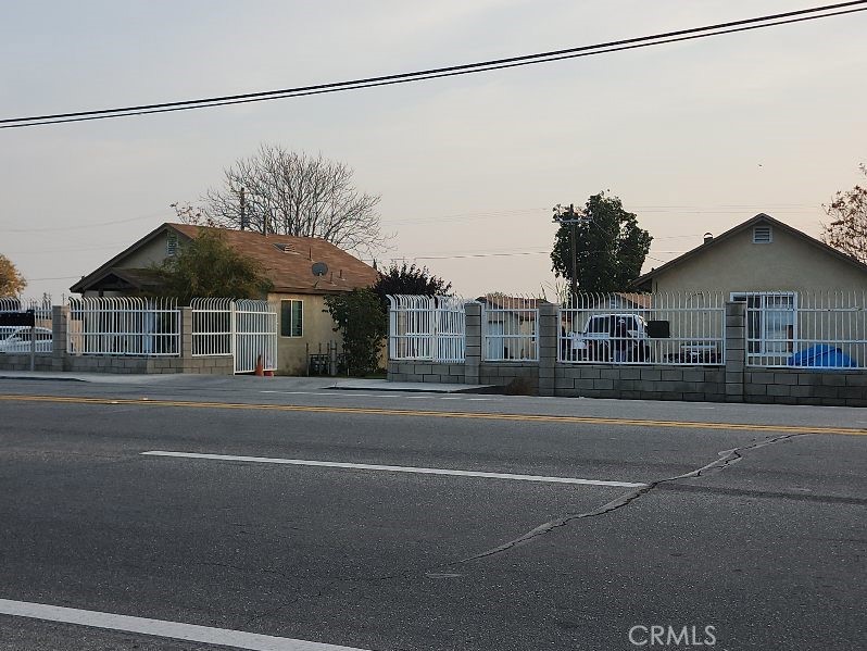 a view of a house and a yard