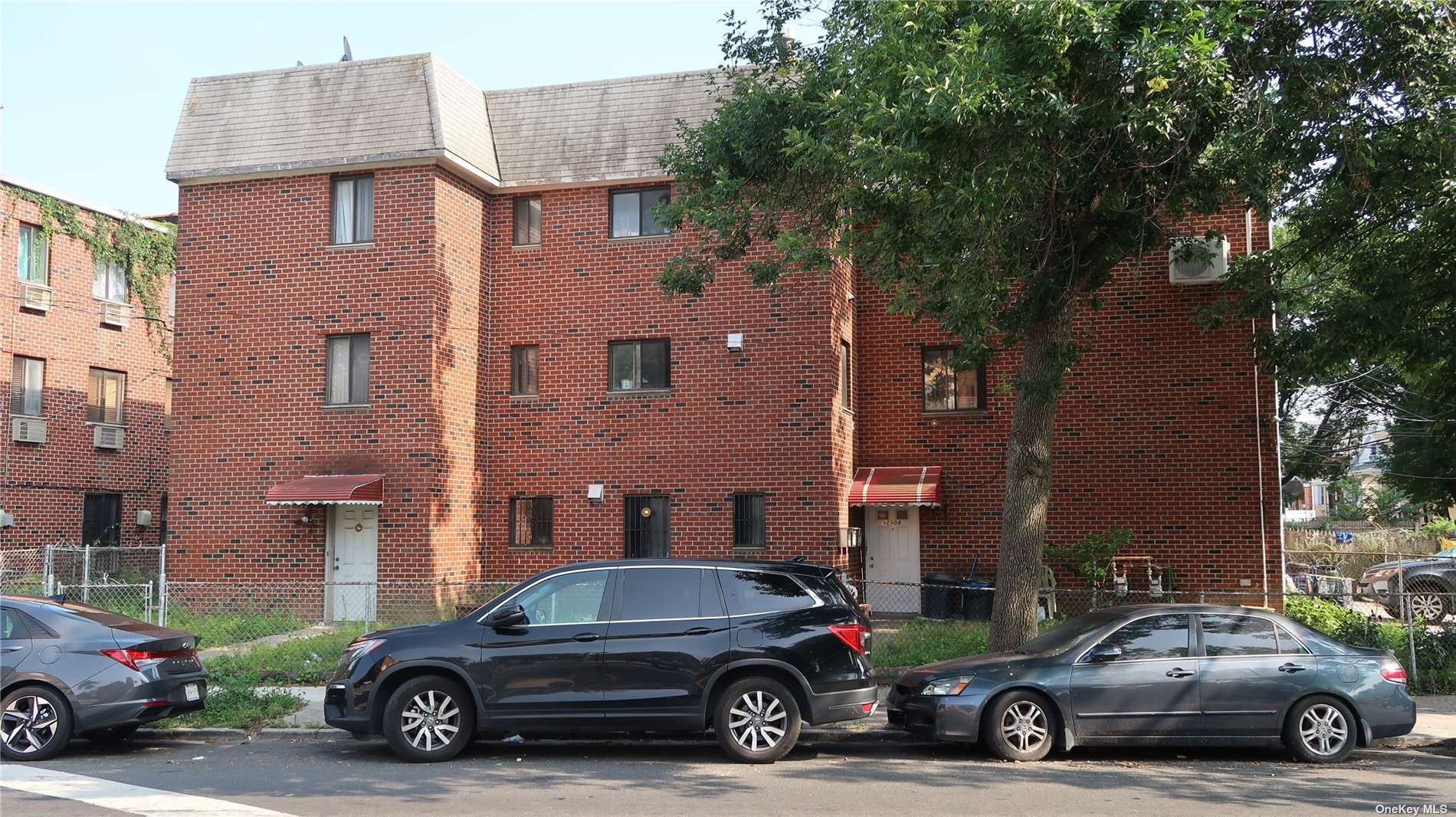 a car parked in front of a building