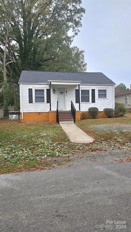 $1,350 | 206 West Drive | Albemarle