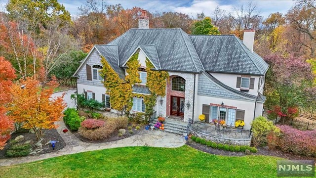 a view of a house with garden and plants