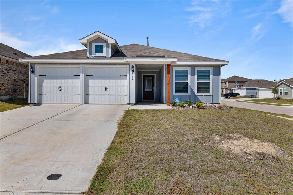 View of front facade with a garage and a front yard