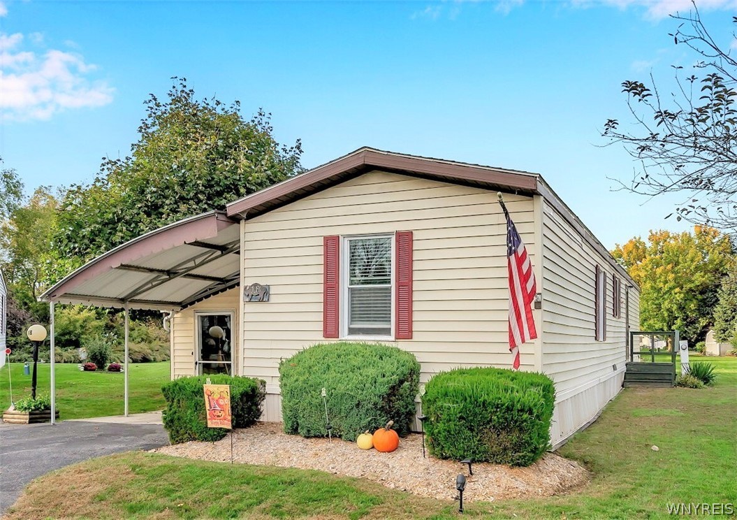 18 Bourbon Court, West Seneca, NY 14224 | Compass