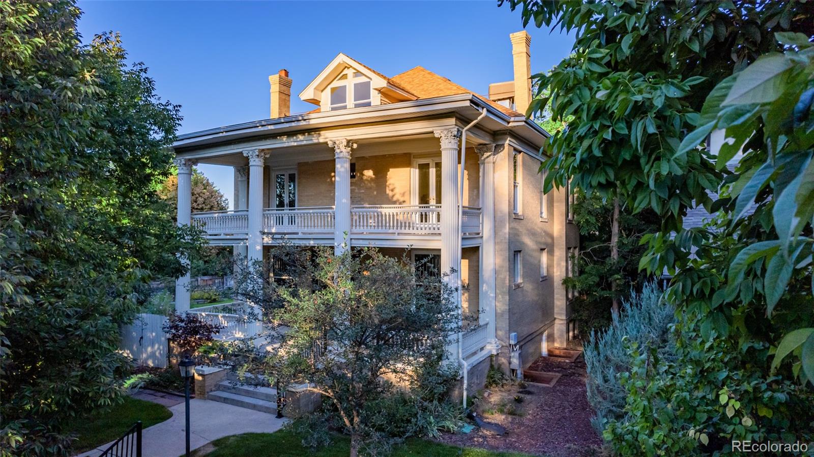 a view of a house with a small yard and plants