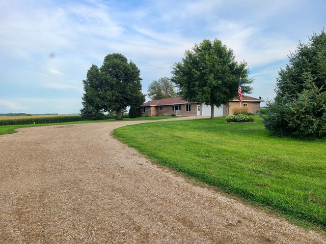 $460,000 | 2227 350th Street | Lake Shore Township - Lac qui Parle County