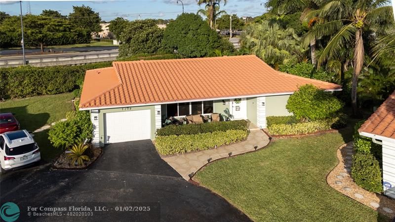 a view of a house with a yard