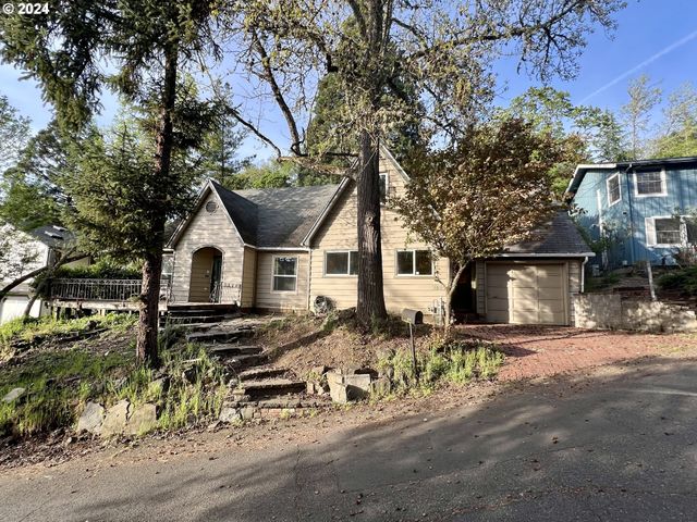 $199,900 | 1426 Southeast Overlook Avenue | Roseburg