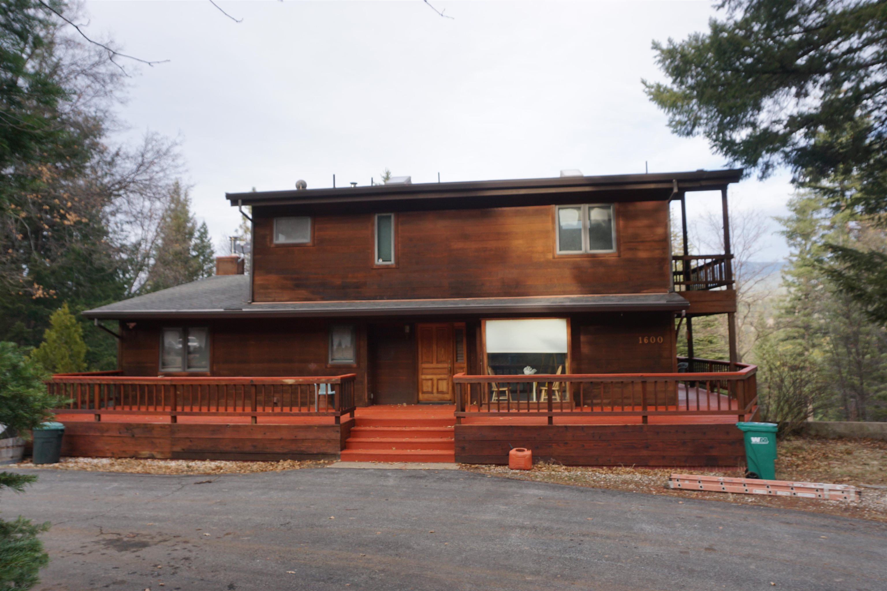 a front view of a house with garage