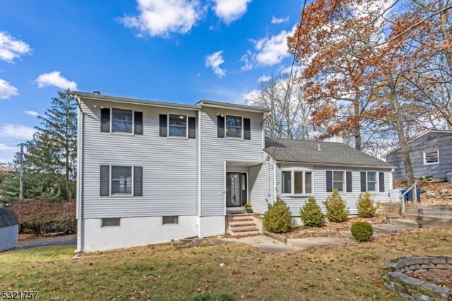 $475,000 | 23 Bonaparte Point Road | Hopatcong