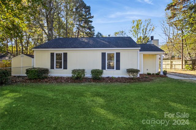 $265,000 | 6010 Woodthrush Drive | Hickory Ridge