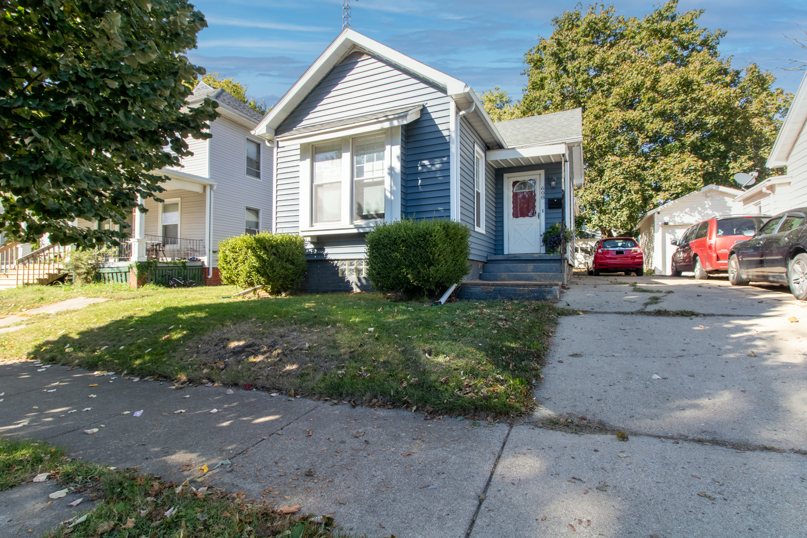 a view of a house with a yard